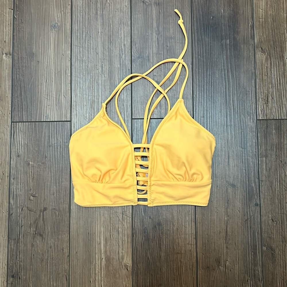 Cupshe swimsuit top. Gently worn. Smoke-free home